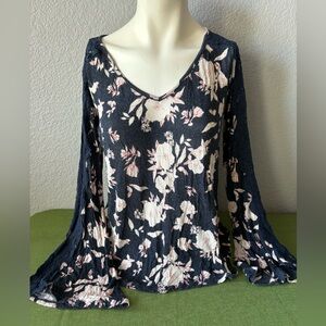 Jessica Simpson Women’s Navy Floral Long Sleeve V-neck Top-Size Medium